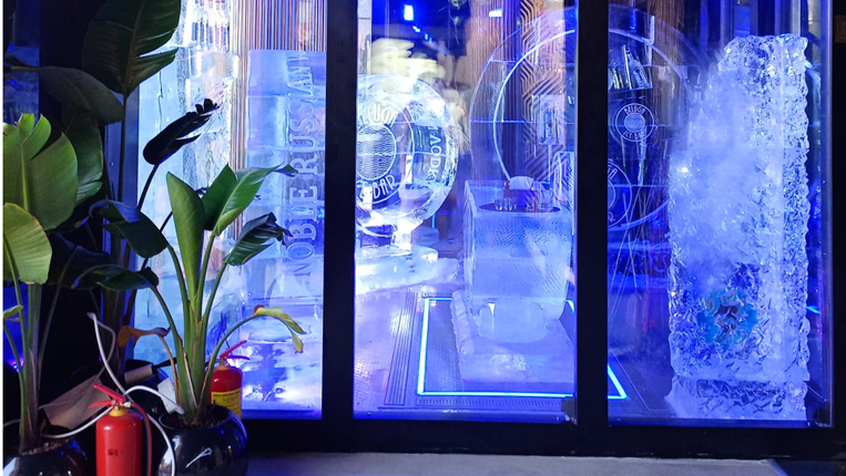 BIRDS RESTAURANT & ICE BAR