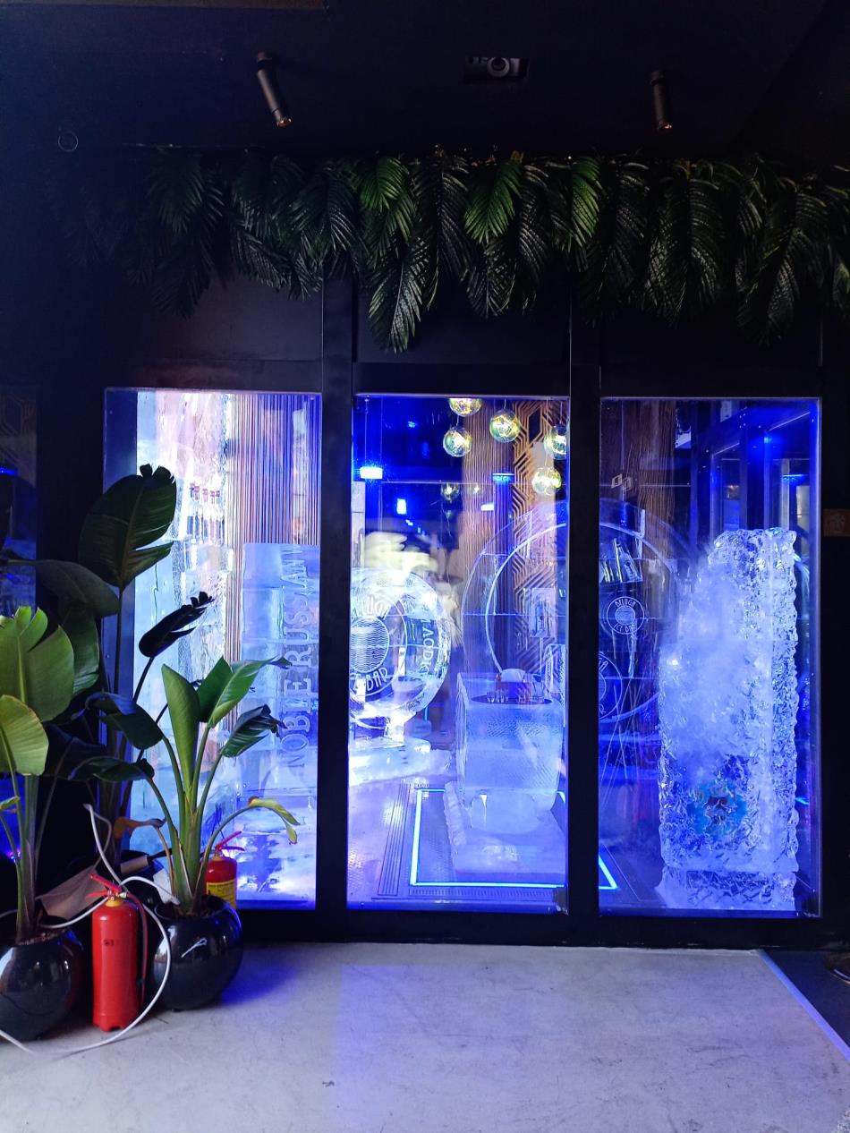 BIRDS RESTAURANT & ICE BAR
